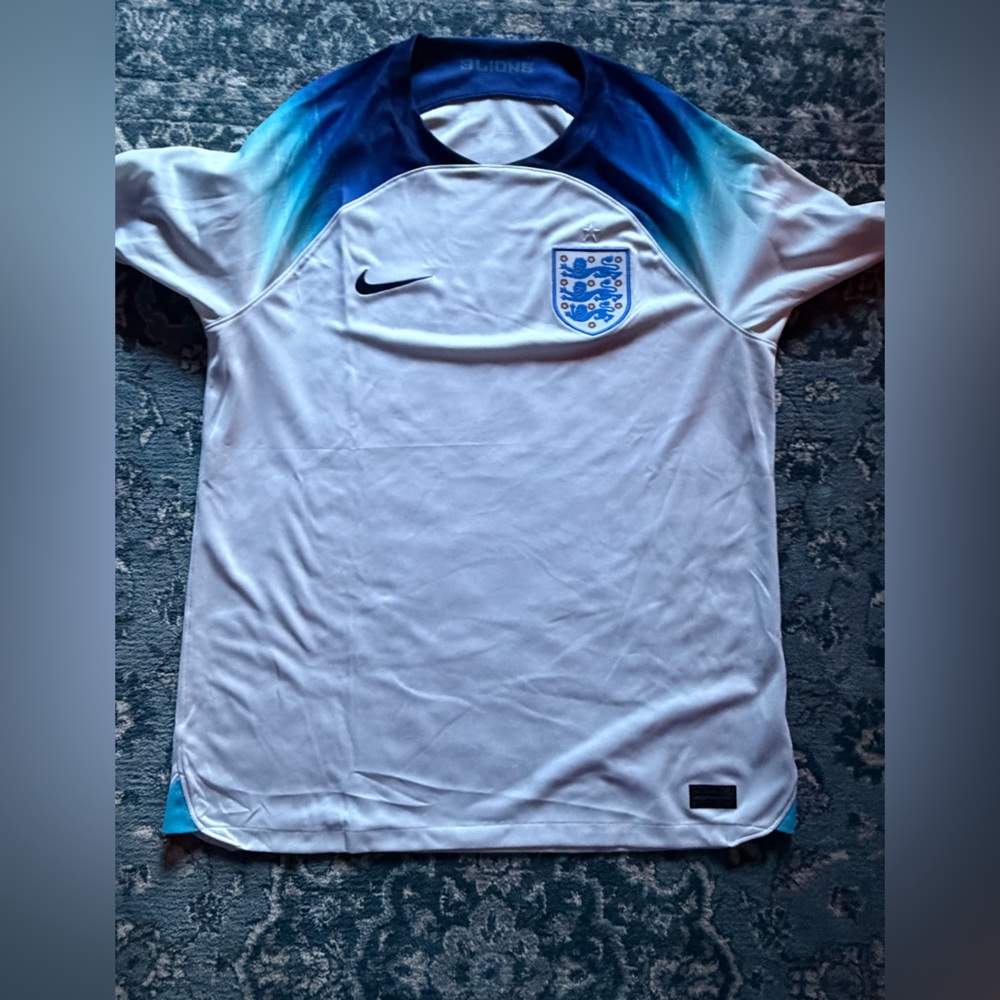 England 2018 Away – Red “Authentic” Nike (Engineered tag: 778053R5S2) Large